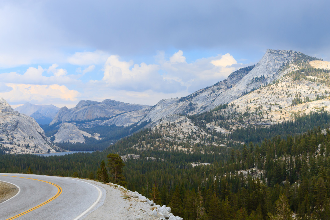 Tioga Pass road with mountains in the distance